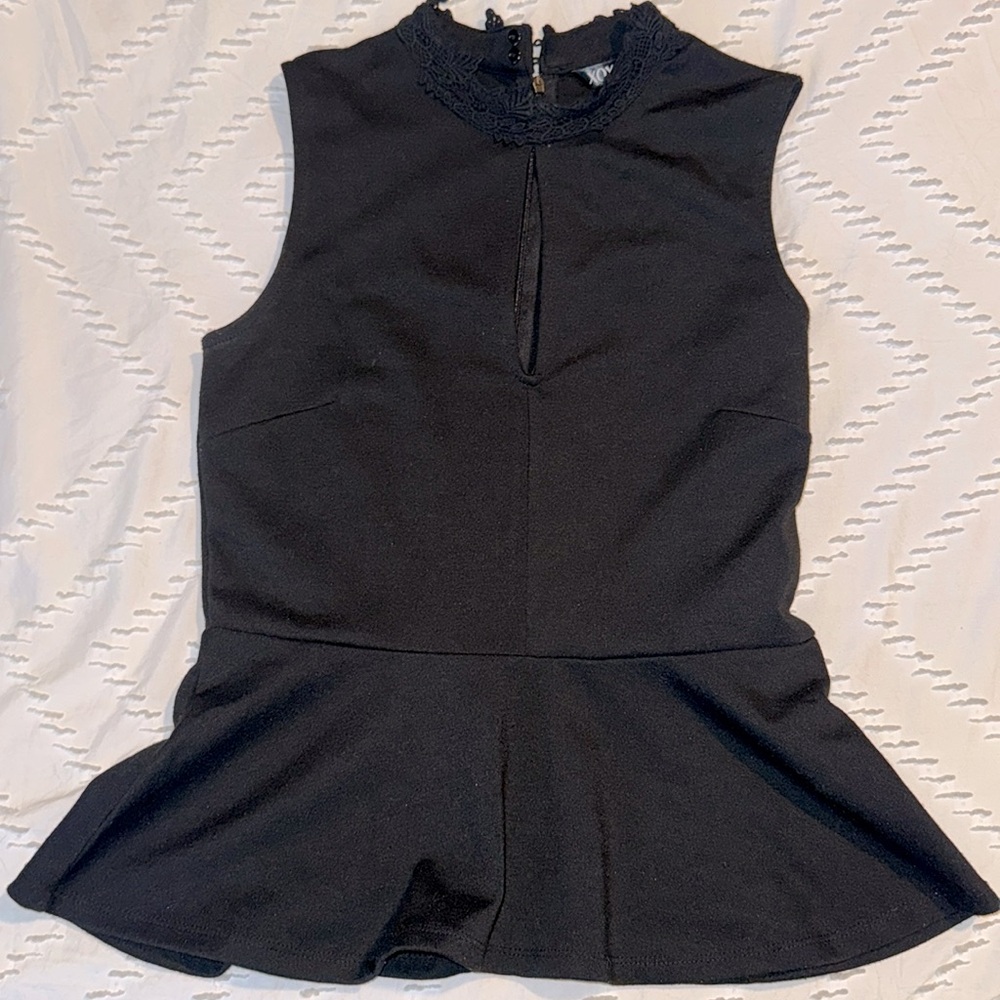 EUC Black Sleeveless Peplum Keyhole Womens M Shirt XOXO Lace Trim